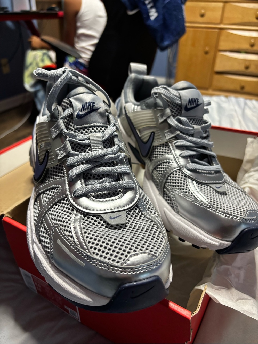 Nike Men’s Silver and Navy Mesh Athletic Sneakers size 8.5 m 9.5 women